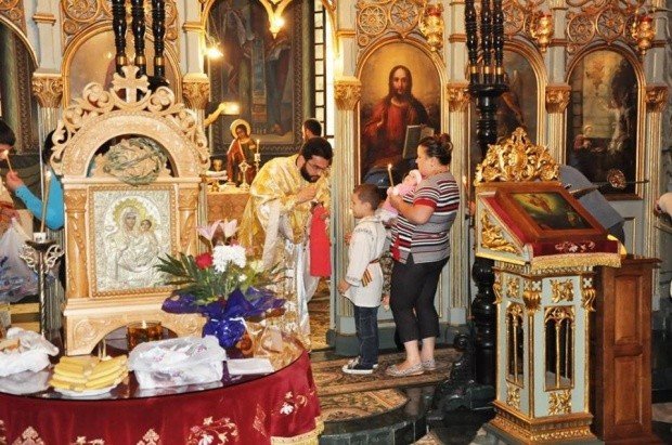 Fenomen inexplicabil într-o biserică din România. Toți cei care intră aici...