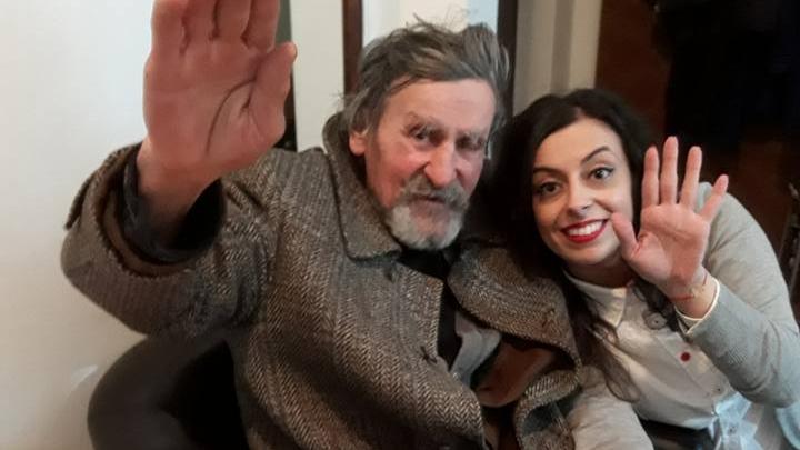 Povestea unei tinere din Timișoara, care a luat acasă un necunoscut sărman pe care l-a întâlnit în parcarea unui supermarket 512039