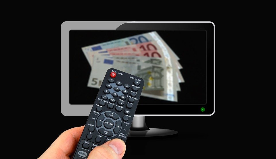 Angajații Primăriei Bascov ar fi cheltuit aproape un miliard de lei pe SMS-uri trimise la o emisiune TV 