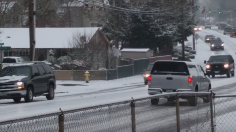 Cum sunt afectați șoferii de ploaia înghețată - VIDEO