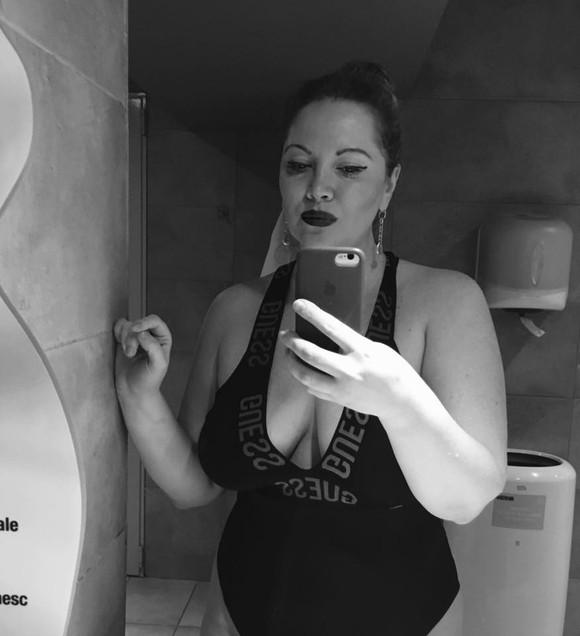 Oana Lis s-a pozat în costum de baie. Ce au remarcat fanii 512503