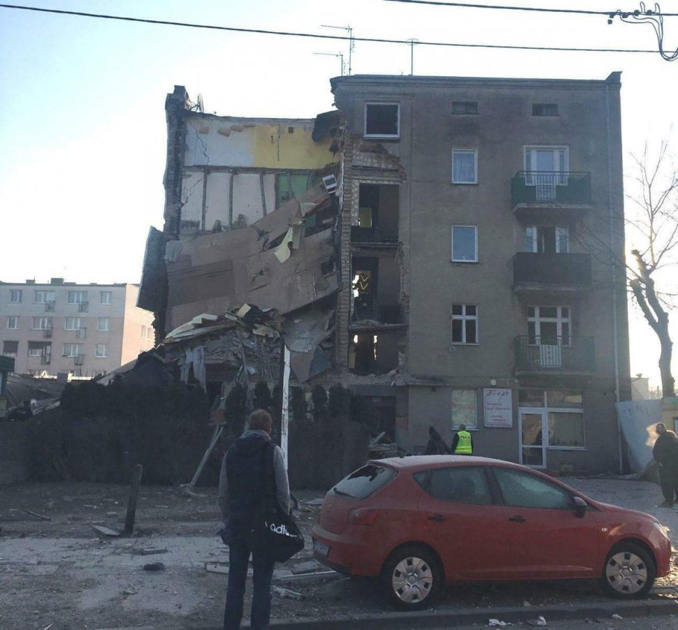 Cel puţin patru morţi şi 22 de răniţi în urma prăbuşirii unui imobil în Polonia 