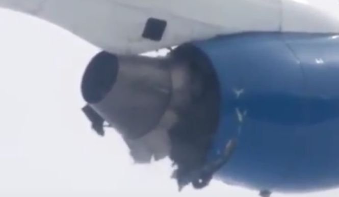Motorul unui avion a explodat în zbor. Pasagerii au început să plângă și să se roage. Ce a urmat - VIDEO
