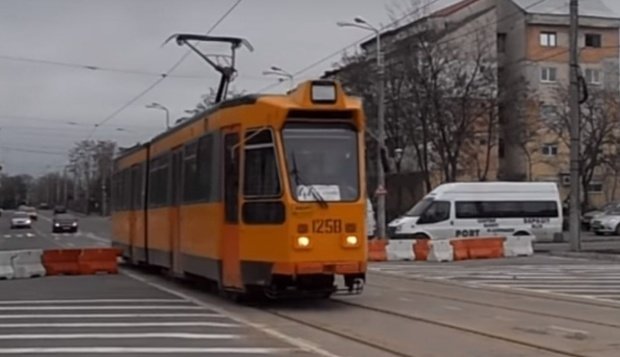 Caz șocant la Timișoara. O femeie a fost înjunghiată în timp ce călătorea cu tramvaiul 9. Nimeni n-a sărit să o ajute