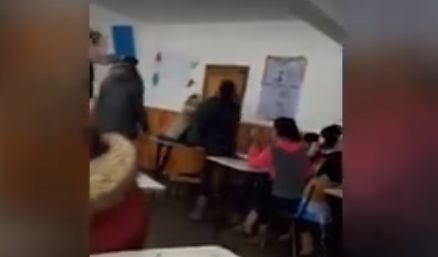 Imagini revoltătoare la un liceu din Suceava! O profesoară violentă a lovit un elev. „Nu-ţi convine, du-te la altă şcoală"