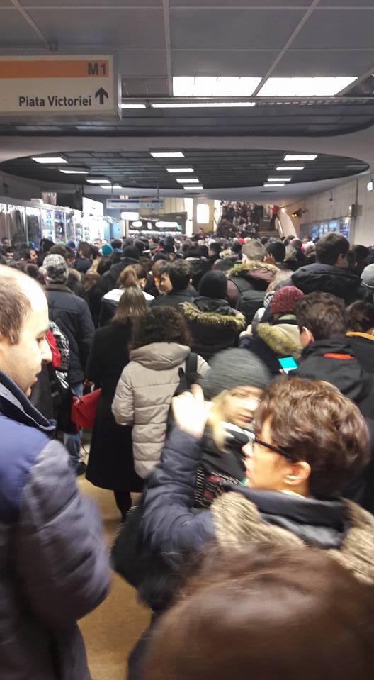 Probleme la metrou. Ce s-a întâmplat în această dimineață pe magistrala Berceni-Pipera, la staţia Tineretului 512989