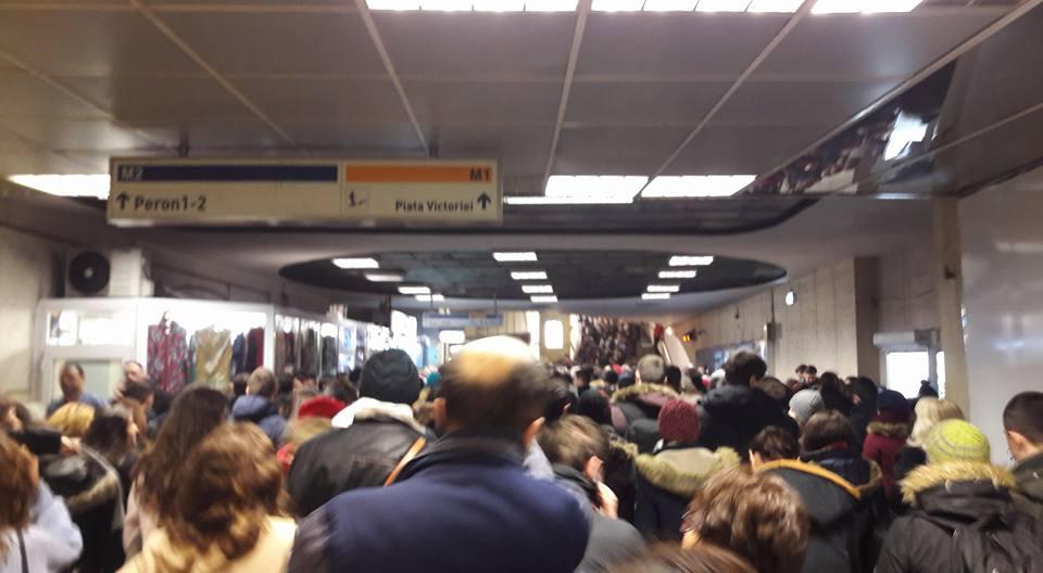 Probleme la metrou. Ce s-a întâmplat în această dimineață pe magistrala Berceni-Pipera, la staţia Tineretului 512990