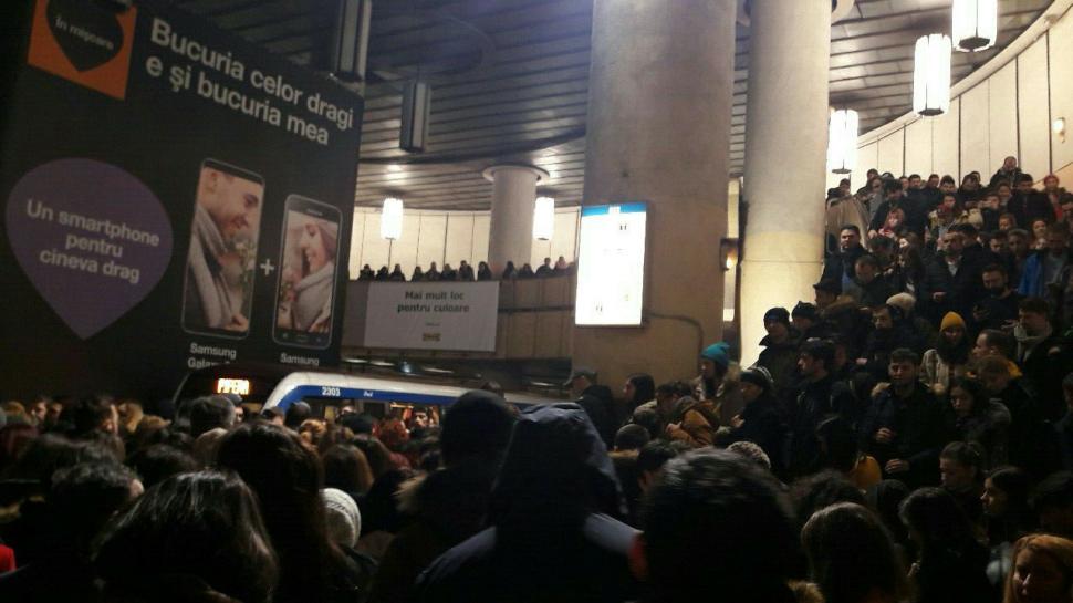 Probleme la metrou. Ce s-a întâmplat în această dimineață pe magistrala Berceni-Pipera, la staţia Tineretului 512991