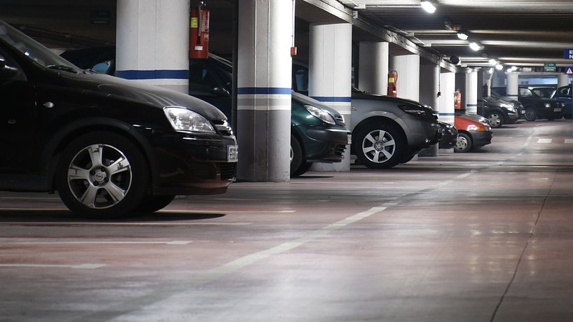Un bărbat din Oradea a uitat unde și-a parcat mașina și a alertat autoritățile. Ce le-a spus polițiștilor