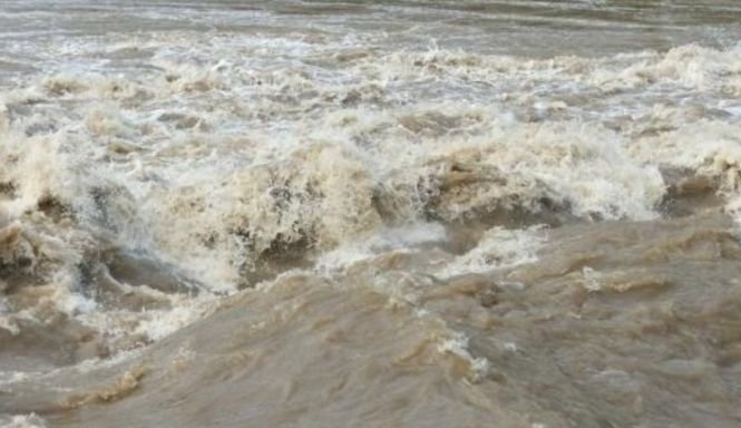 Alertă de la hidrologi: Cod portocaliu de inundaţii pe mai multe râuri, până duminică la prânz. Vezi zonele vizate