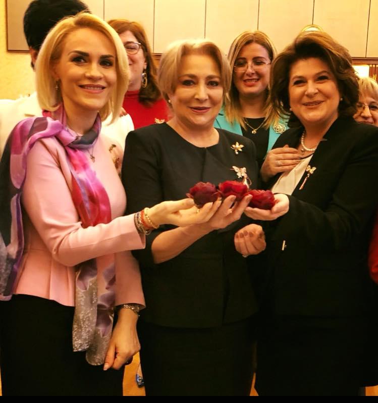 Gabriela Firea și Viorica Dăncilă au gătit de 8 Martie. Imagini inedite cu cele mai puternice doamne din PSD - FOTO 513850