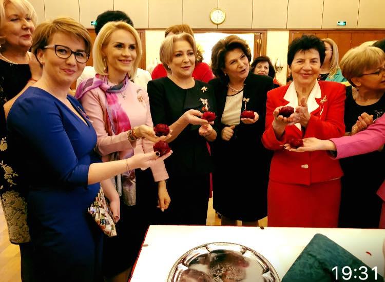 Gabriela Firea și Viorica Dăncilă au gătit de 8 Martie. Imagini inedite cu cele mai puternice doamne din PSD - FOTO 513852