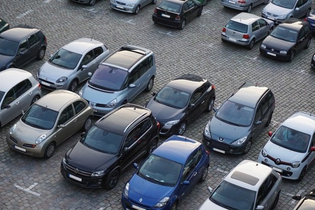 Zeci de mașini confiscate, vândute de ANAF la prețuri de nimic. Puteți cumpăra autoturisme și cu 200 de euro
