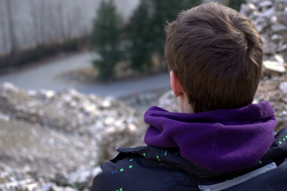 Caz revoltător la Cluj. Un băiețel de opt ani a fost bătut cu parul de învăţător