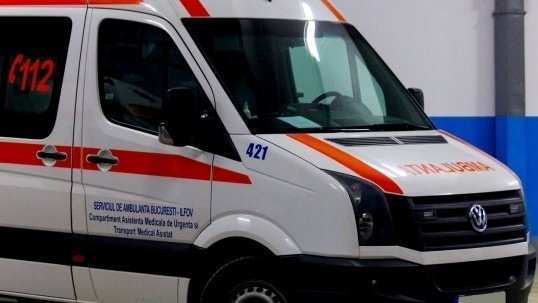 Incident grav la o școală din Vrancea! Un elev a ajuns la spital după ce a căzut pe scări în timp ce încerca să alunece pe balustradă