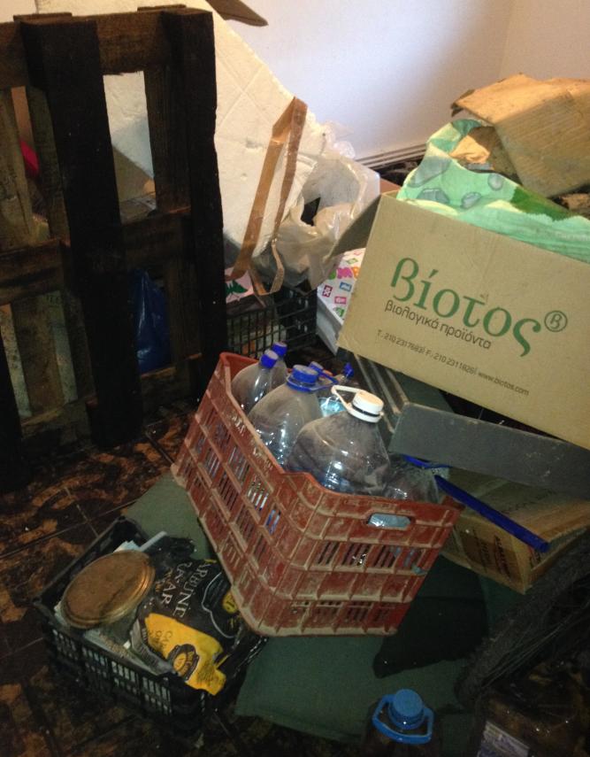 Un bărbat din Buzău a trăit un adevărat șoc după ce i-au fugit chiriaşii, membrii unui cult religios. Ce au lăsat în urmă 514534