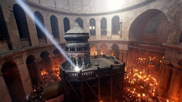 Un preot a dezvăluit secretul Luminii Sfinte de la Ierusalim