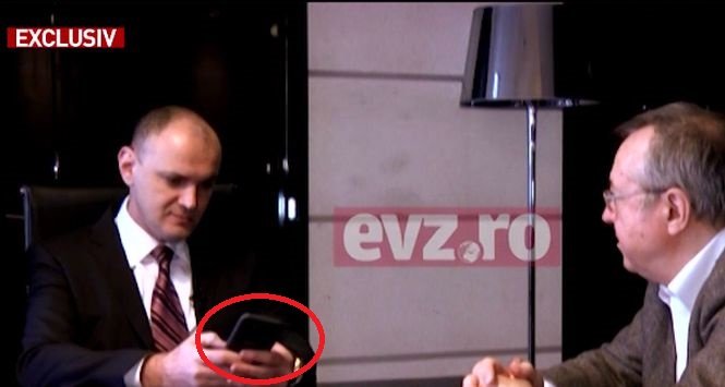 Lovitură pentru Codruța Kovesi. Sebastian Ghiță i-a arătat lui Ion Cristoiu o fotografie de pe telefonul său mobil: „Ca să nu mai avem dubii cu privire la vizita la mine acasă”