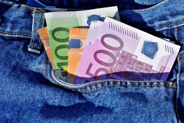 Un politician european avertizează: Moneda euro este o „eroare”