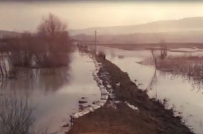 Este alertă în Covasna. Râul Olt ameninţă să rupă digurile şi să inunde sute de gospodării
