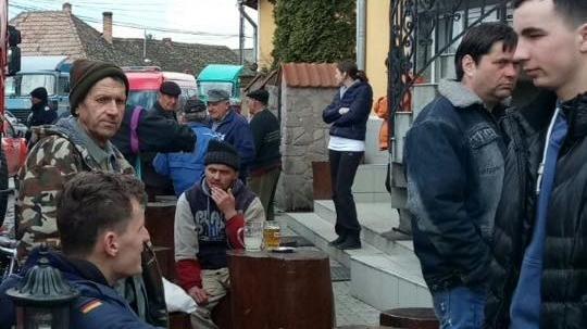 Inundațiile au pus pe jar doar autoritățile. Cum au fost surprinși sătenii amenințați de viitură. „Oamenii ne ghidau cu paharul în mână” 515365