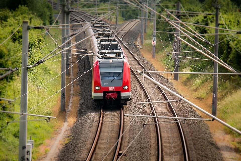 Tren deraiat în România. Traficul feroviar este blocat