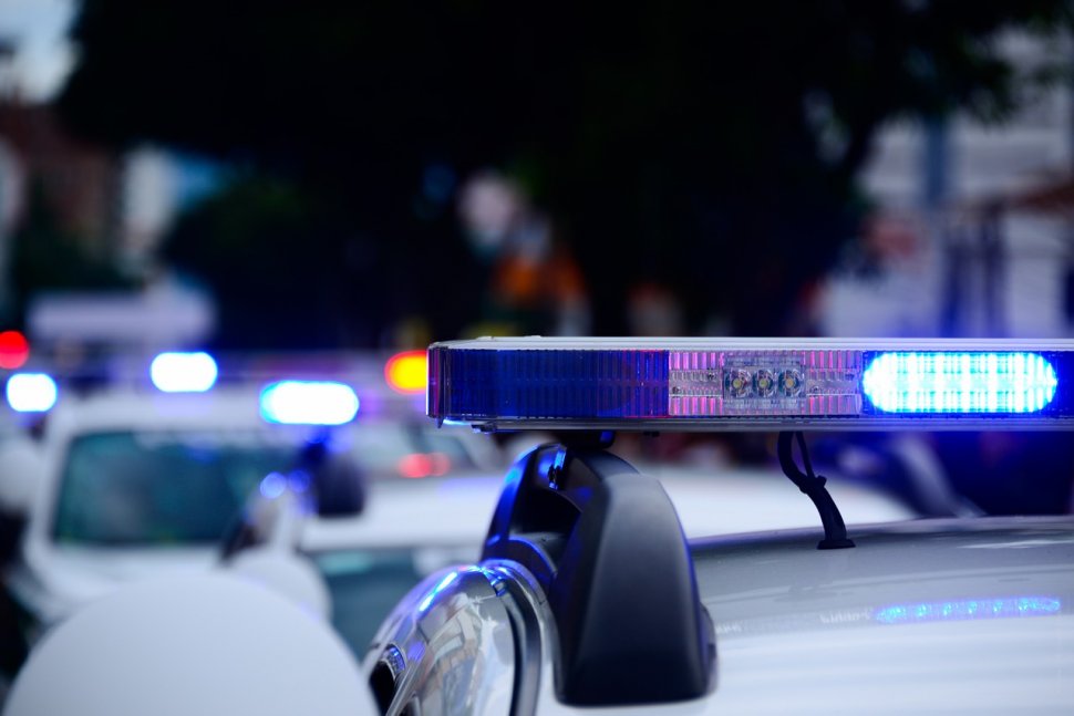 Caz șocant în județul Prahova: Un poliţist ar fi încercat să se sinucidă, după ce și-a provocat răni pe mână cu un cuțit