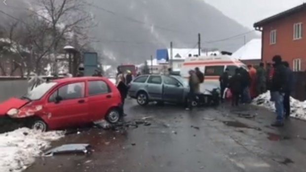 Accident dramatic în Hunedoara. O femeie de 32 de ani a murit și alte trei persoane au fost grav rănite