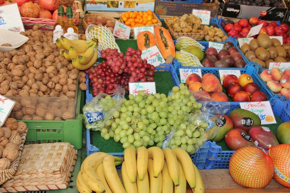 Culmea importului de fructe în România. Ce „ciudățenii” găsim în magazinele de la noi