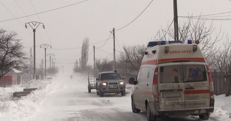Intervenție la limită a pompierilor. Peste 20 de maşini sunt blocate la Frumușani: printre victime și o femeie însărcinată