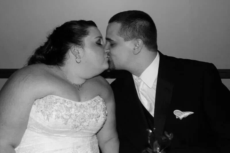 S-a uitat pe fotografiile de la nuntă și a înlemnit. Atunci a înțeles totul. Este incredibil ce a urmat (GALERIE FOTO) 516893