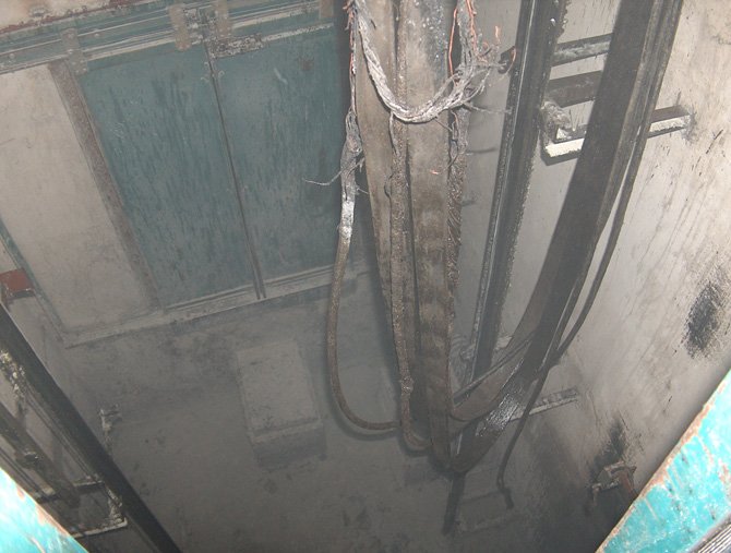 Dosar penal, după ce o femeie a căzut cu liftul, într-un bloc din Capitală
