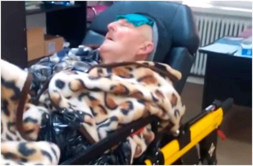 Bătrânul de 84 de ani a făcut accident vascular cerebral. Fiul său l-a dus la spital, dar a rămas uluit de ce i-a spus medicul de gardă - VIDEO