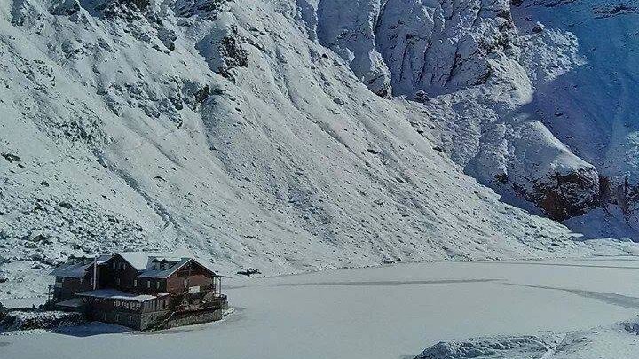 Metorologii anunță risc mare de avalanșă și strat gros de zăpadă la Bâlea Lac