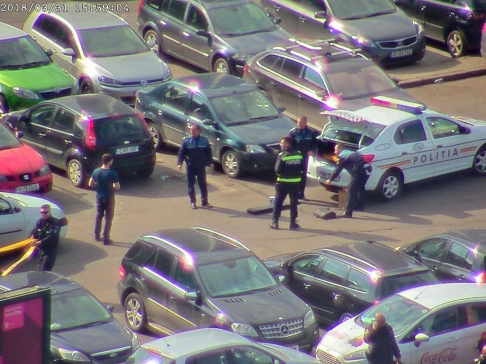 Mașină cu arme, găsită în centrul Bucureștiului. Imagini de la fața locului (FOTO)