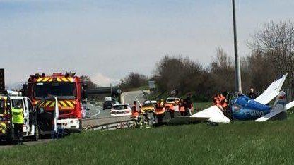 Tragedie aviatică în centrul Franței! Un avion de mici dimensiuni s-a prăbușit pe o autostradă: Două persoana eu murit
