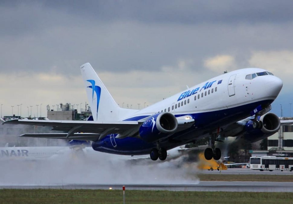 Un avion Blue Air care pleca de la Cluj-Napoca la Bucureşti s-a întors din zbor, după ce un motor a dat semne de avarie