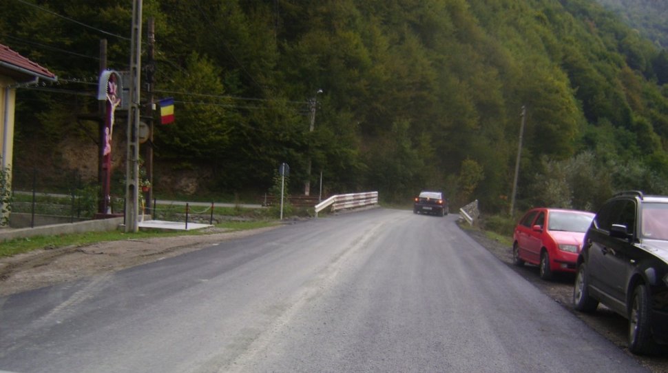 Un drum comunal, vedetă pe internet. Cum îl prezintă Google Maps 