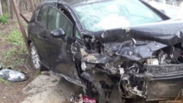 Accident dramatic în Botoșani. A intrat cu într-un stâlp și apoi s-a răsturnat cu mașina