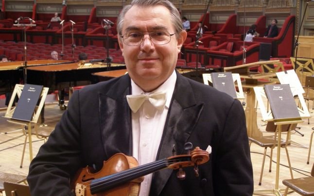 A murit violonistul Dan Enăşescu  