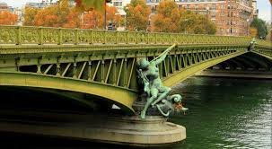  Podul blestemat din Paris pe care se sinucid scriitorii români