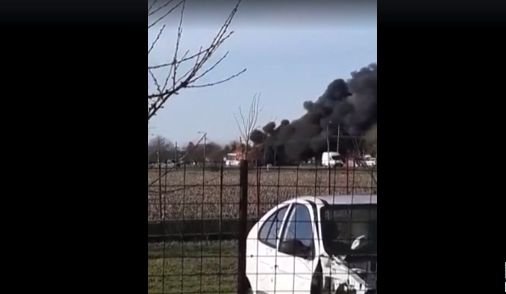 Un autobuz plin cu pasageri a fost curprins de flăcări în Satu Mare. Pasagerii au fost evacuați (VIDEO)