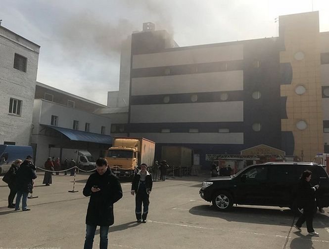 Incendiu uriaș la un mall din Moscova. Sunt mai multe victime