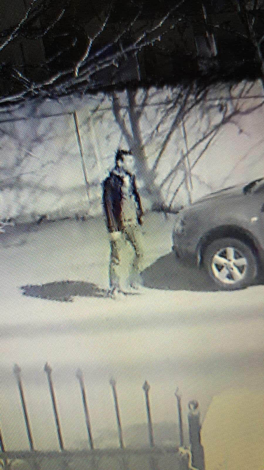 Prima poză cu piromanul care a terorizat Capitala. Bărbatul nu a fost prins încă 519377