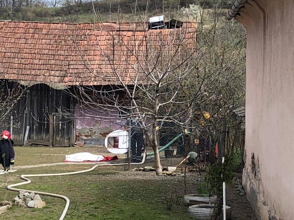 O femeie a murit, după ce a căzut în fântână (FOTO) 520427