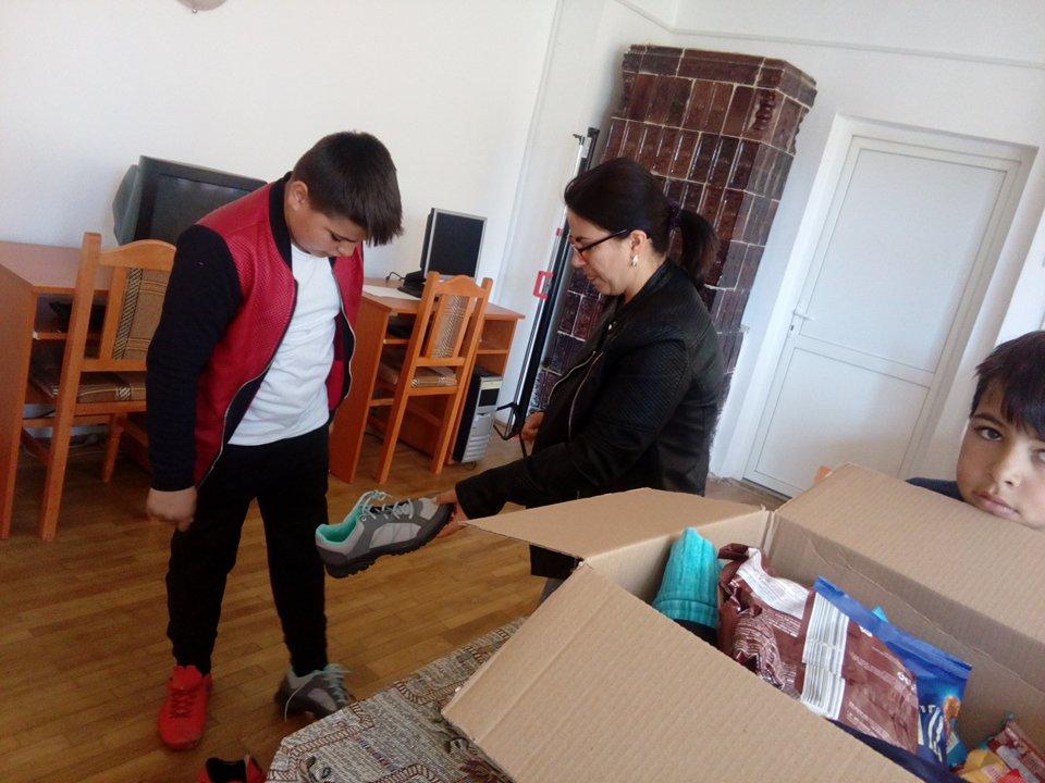 De Paști, 195 de copii din campania “Schimbă o viață” a Fundației Mereu Aproape au primit “Bucurie la cutie” 520761