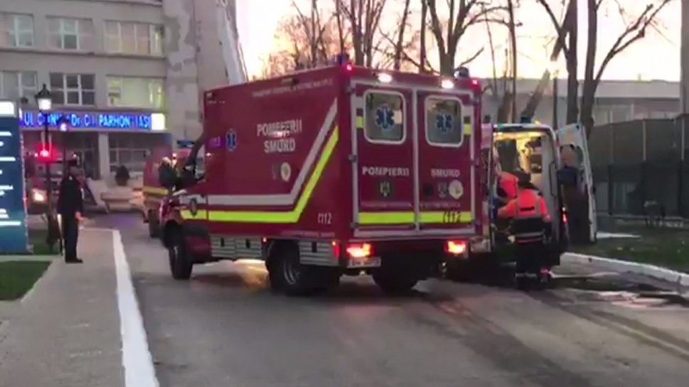 Incendiu puternic la un spital din Iași. Mai mulți pacienți au fost evacuați