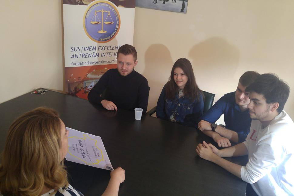 Cinci tineri și-au adjudecat marele premiu de 1.000 de euro pentru oratorie  520973