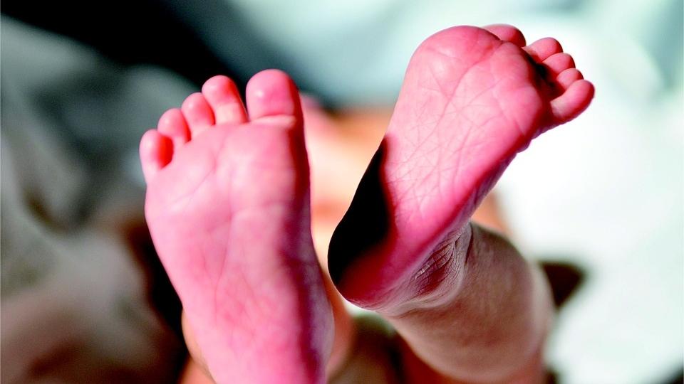 Un bebeluș s-a născut la patru ani după ce părinții lui au murit. Cum a fost posibil