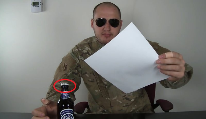 VIDEO. Cum să desfaci o sticlă de bere cu o coală de hârtie